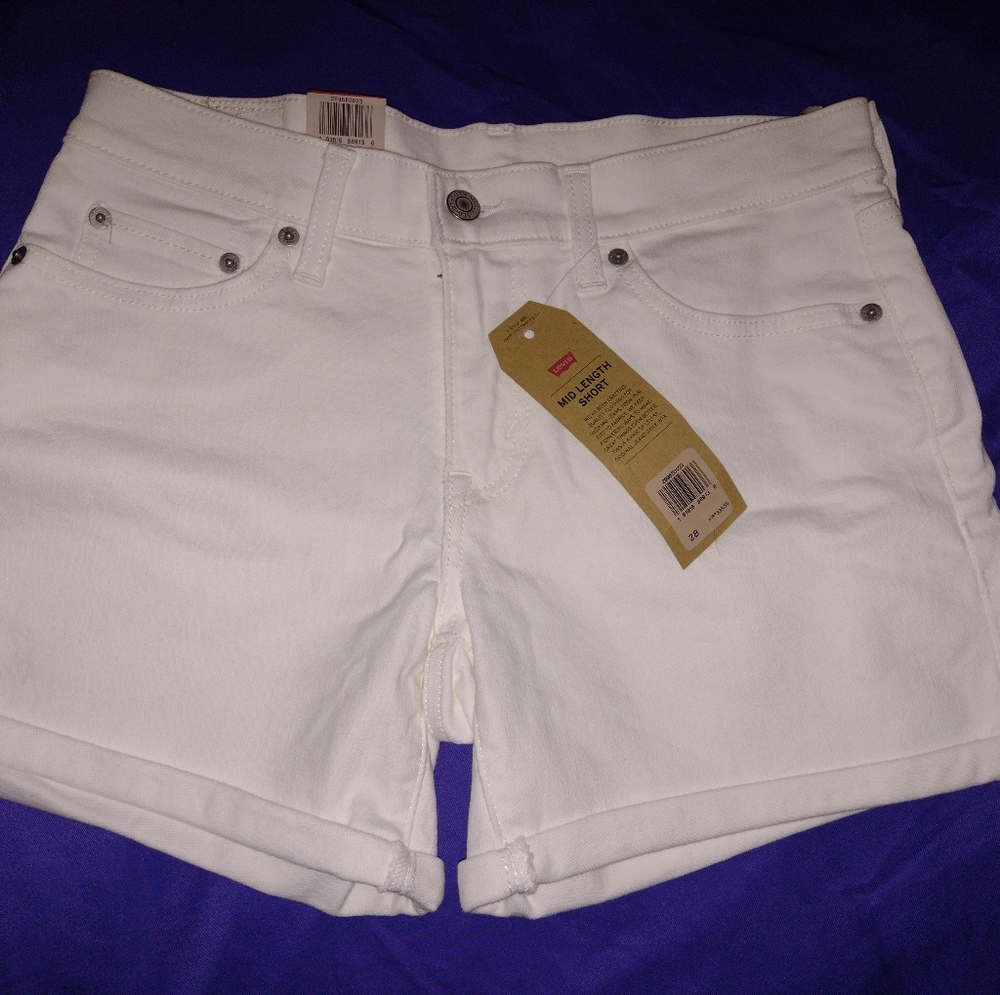 NWT Levi's white shorts